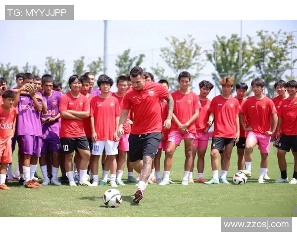 中国当家足球球星的崛起与挑战：从青年才俊到国家队核心的成长之路