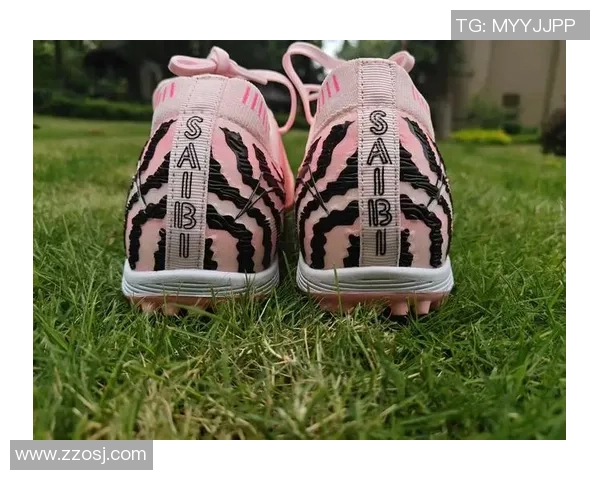 球星穿搭的秘密武器 碎钉足球鞋如何助力赛场表现