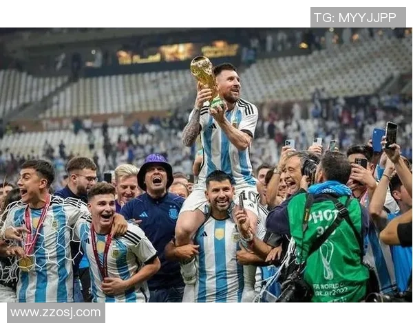 足球四大传奇球星同框合影展现巅峰时刻荣耀精彩瞬间 足球四大传奇球星同框合影展现巅峰时刻荣耀精彩瞬间